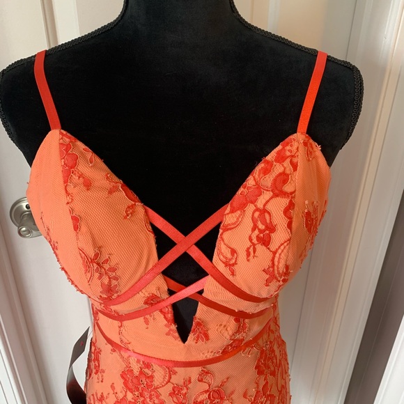 Bebe coral lace zipper back dress - Picture 2 of 8